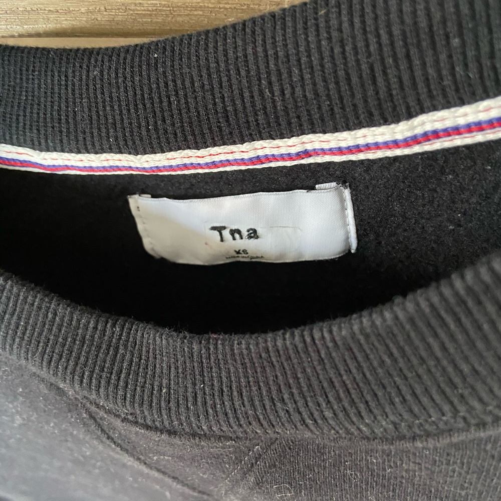 Cropped TNA sweatshirt
